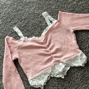 Long sleeve crop top with lace details